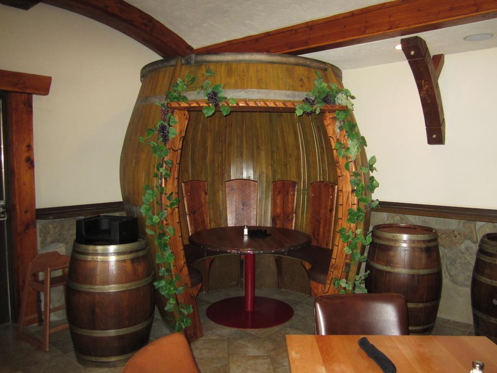 The Pine Inn Chetwynd Ngoại thất bức ảnh